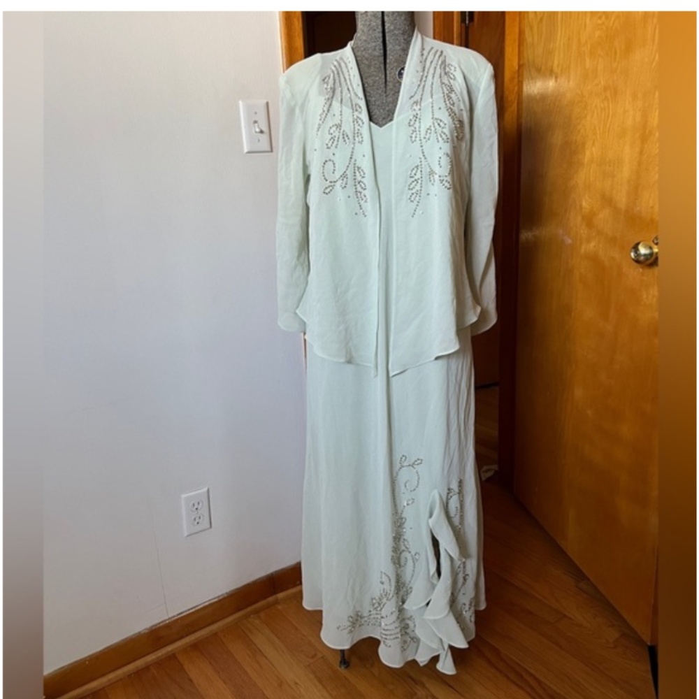 Sleeveless mint green/sage R & M Richards dress with an overcoat. Size 18